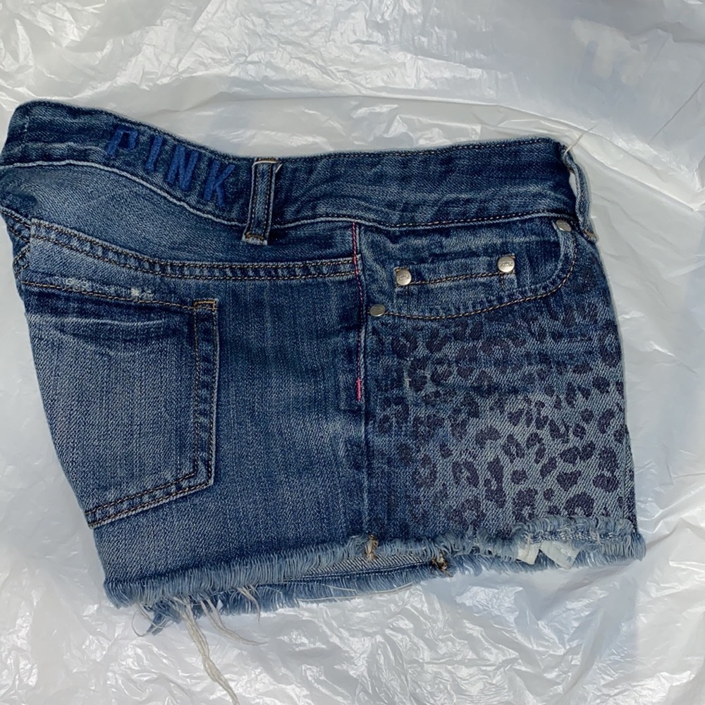 Victoria Secret Pink Denim Shorts. - Picture 7 of 9